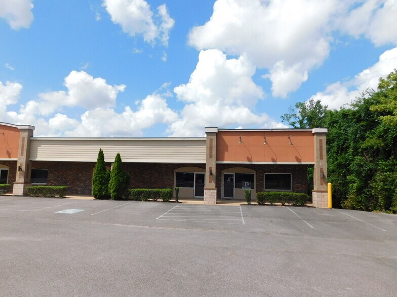More Photos Of 875 Union St, Shelbyville Storefront Retail Office For Lease