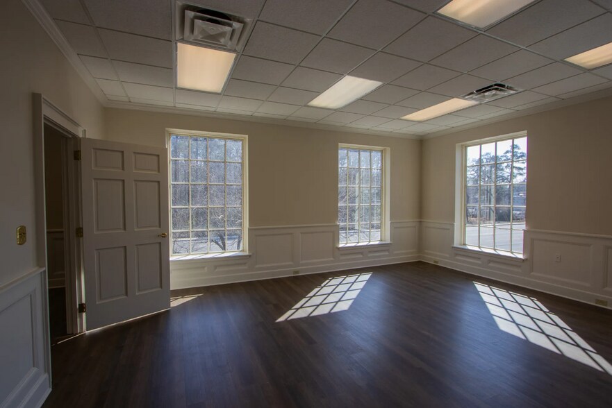 More Photos Of 4875 Forest Dr, Columbia Bank For Lease