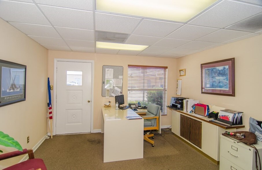 More Photos Of 258 Short Ave, Longwood Office For Sale