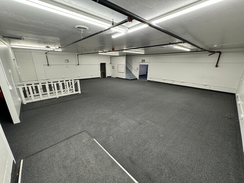 More Photos Of 119-123 E 200 N, Alpine Light Manufacturing For Sale