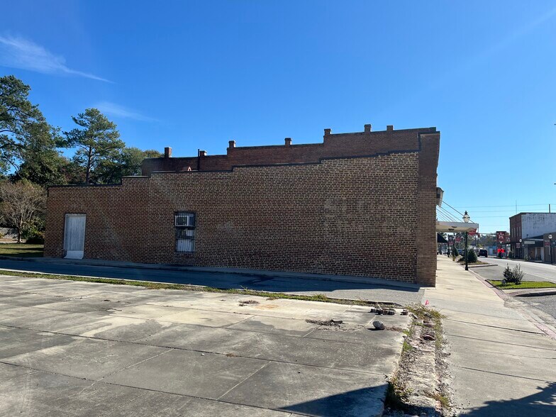 More Photos Of 8617 Old State Rd, Holly Hill General Retail For Lease