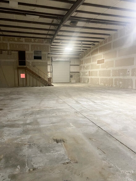 More Photos Of 553 Capital Cir SW, Tallahassee Warehouse For Lease