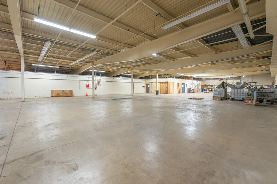 More Photos Of 1650 S Galena Ave, Freeport Industrial For Sale