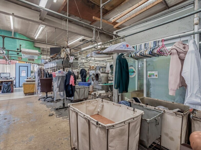 More Photos Of 3180 Lawson Blvd, Oceanside Storefront For Sale