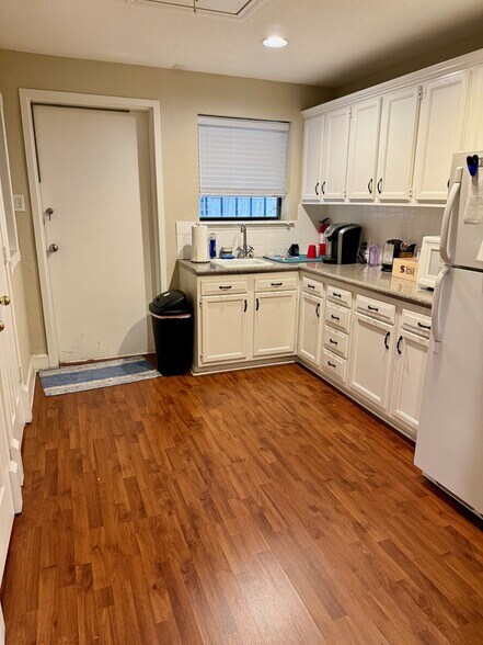 More Photos Of 2204 Sunpark Dr, Conroe Office For Lease