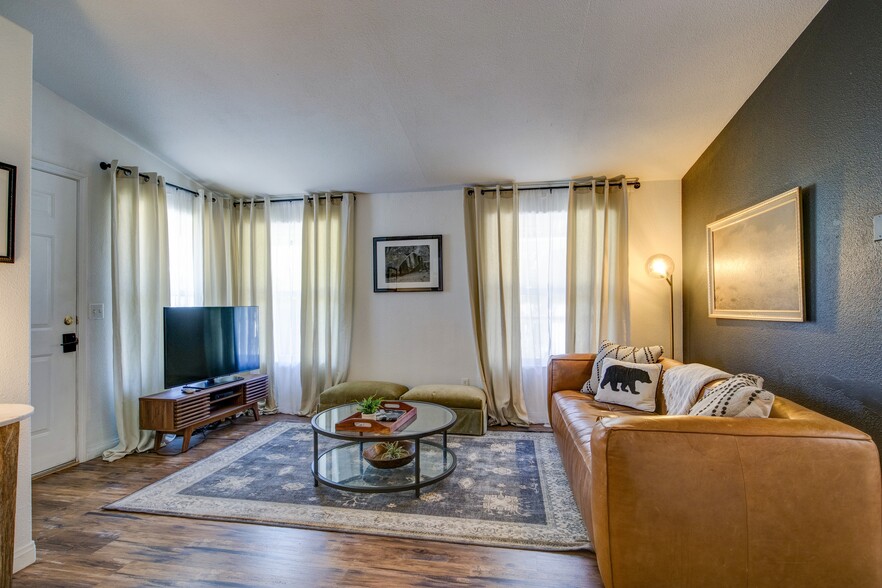 More Photos Of 13383 Sierra Way, Kernville Hotel For Sale