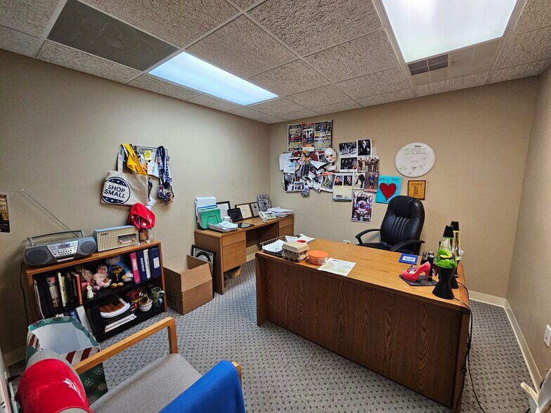 More Photos Of 113 W Public Sq, Glasgow Office For Sale
