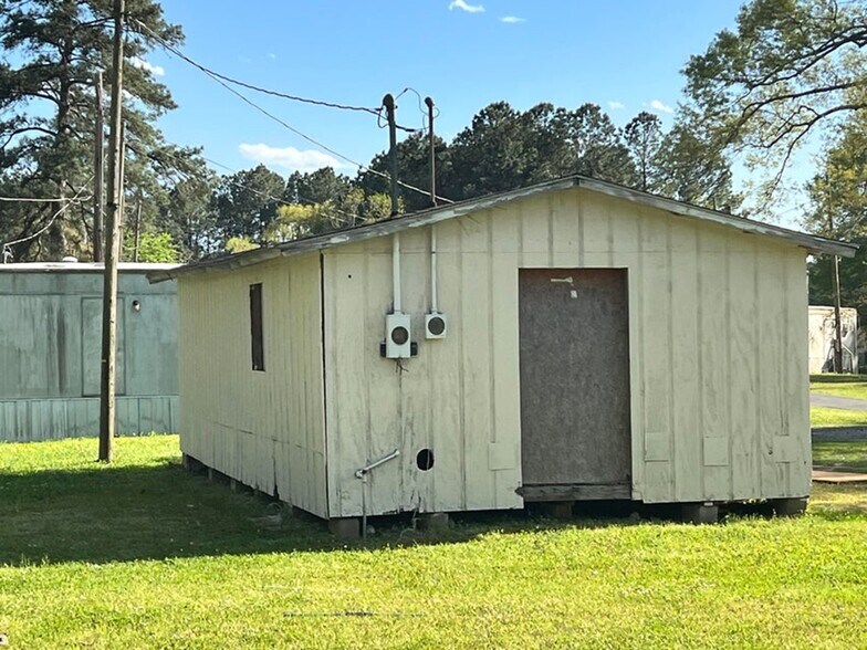More Photos Of 325 Vernon St, New Llano Land For Sale