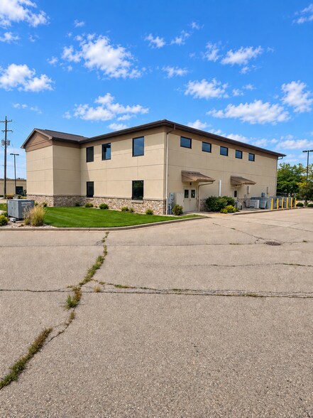 More Photos Of 310 Ohio St, Oshkosh Office For Sale