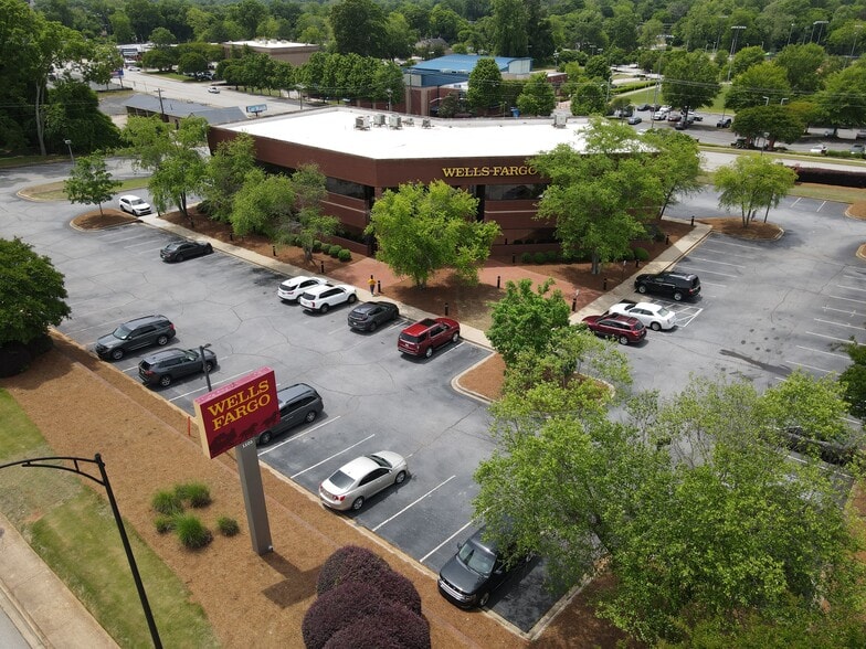 More Photos Of 1101 N Main St, Anderson Office For Sale