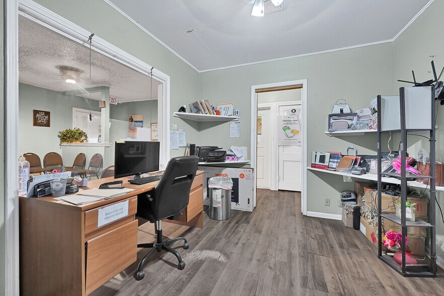 More Photos Of 1710 Cypress Creek Pkwy, Houston Office For Sale