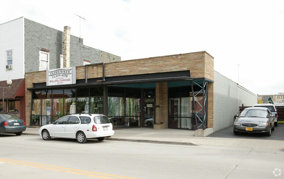 Primary Photo Of 111 S Main St, Oconomowoc Storefront Retail Residential For Sale
