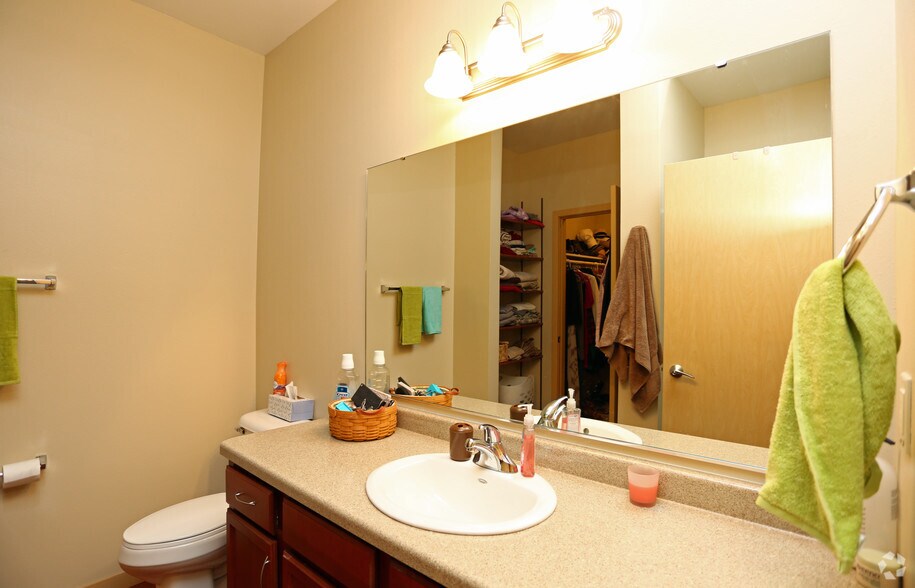 More Photos Of 401 N Washington St, Green Bay Apartments For Sale