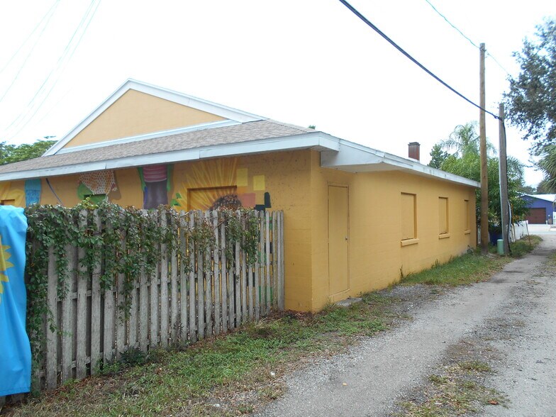 More Photos Of 2624 54th St S, Gulfport Specialty For Sale