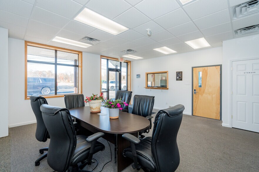 More Photos Of 1252 Saratoga Rd, Ballston Spa Light Distribution For Sale