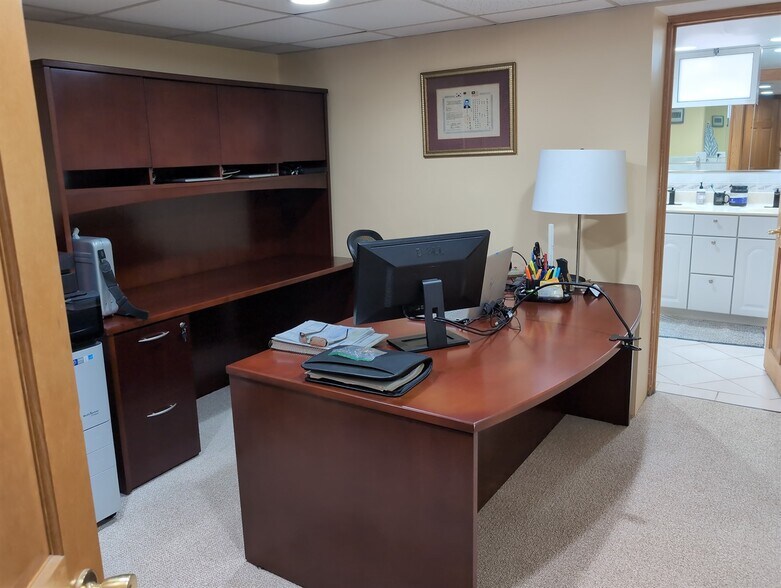 More Photos Of 417 N Hough St, Barrington Medical For Sale