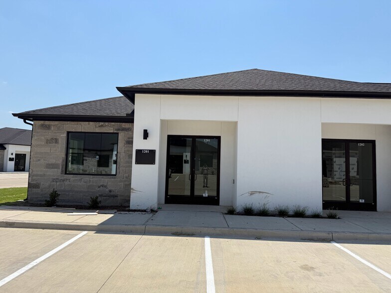More Photos Of 6000 Alma Rd, McKinney Unknown For Lease