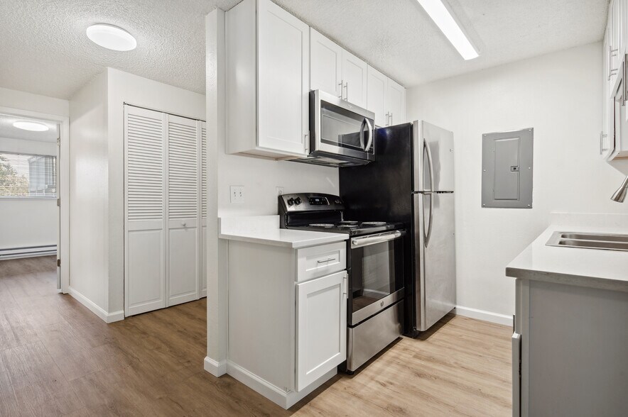 More Photos Of 15455 10th Ave SW, Burien Apartments For Sale