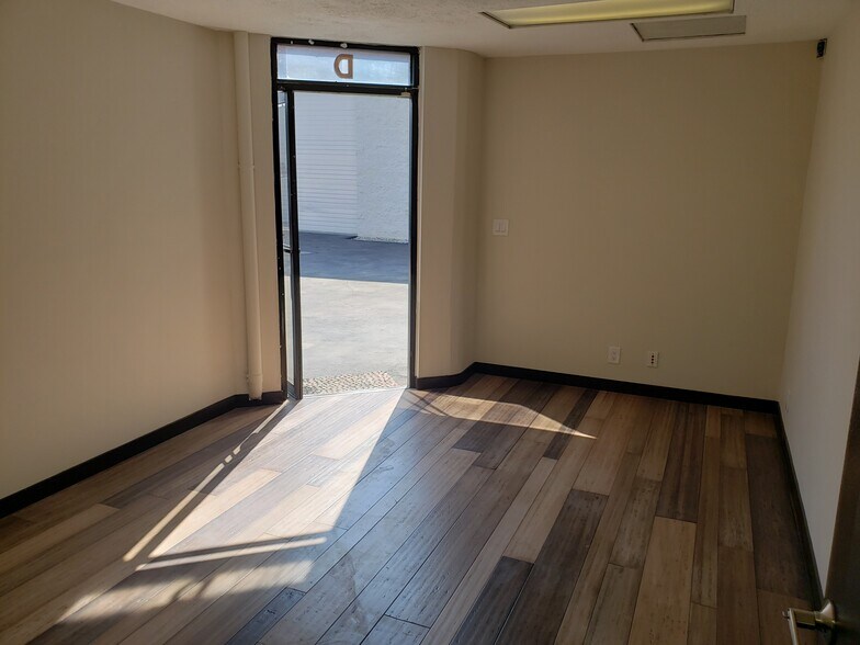 More Photos Of 10115 Canoga Ave, Chatsworth Warehouse For Lease