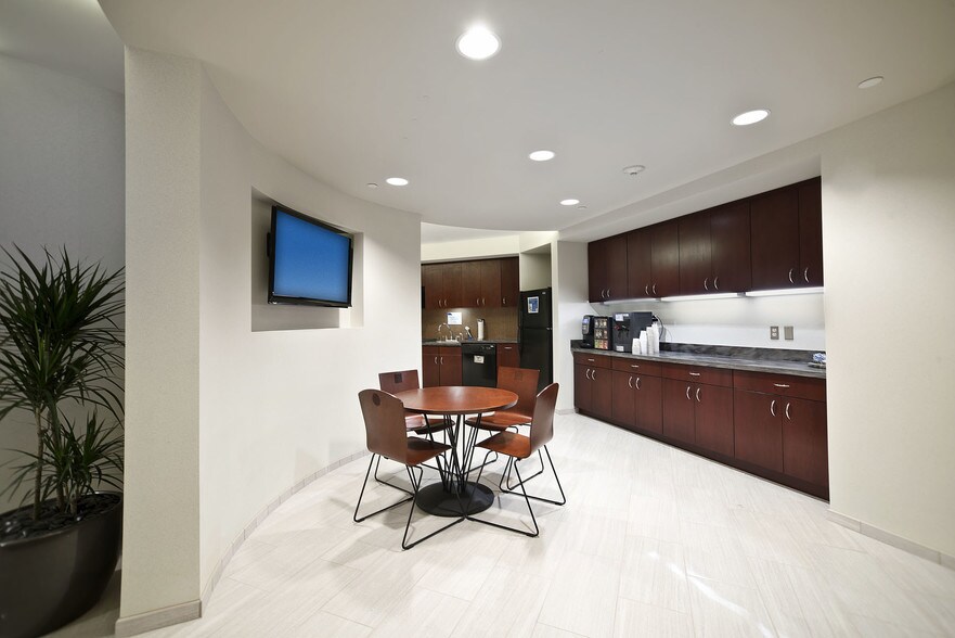 More Photos Of 2 Wisconsin Cir, Chevy Chase Office For Sale