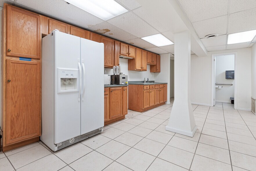 More Photos Of 1045 N Canal St, Pittsburgh Office For Sale