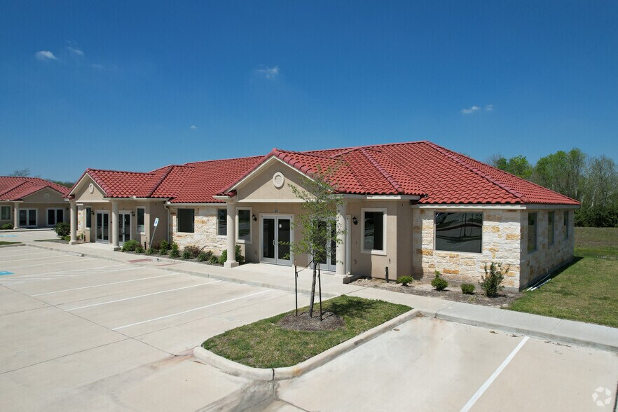 More Photos Of 2743 Smith Ranch Rd, Pearland Office For Lease