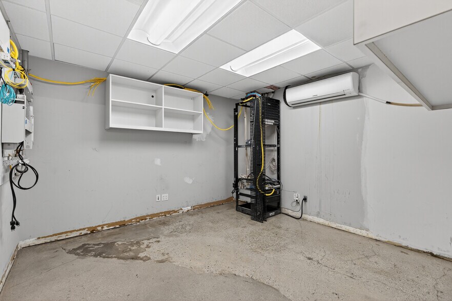 More Photos Of 4716 Vineland Ave, North Hollywood Loft Creative Space For Lease