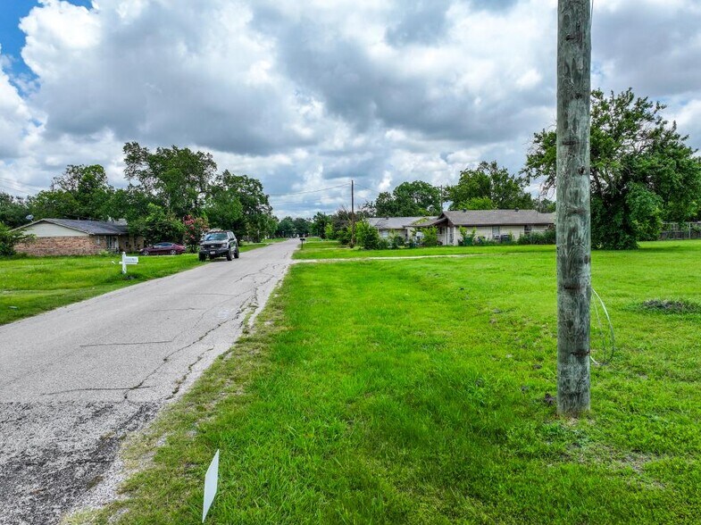 More Photos Of 604 E Broad St, Forney Office Residential For Sale