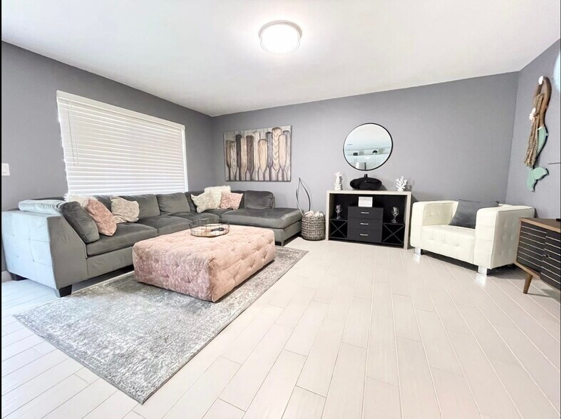 More Photos Of 2638 Lake Dr, Riviera Beach Apartments For Sale