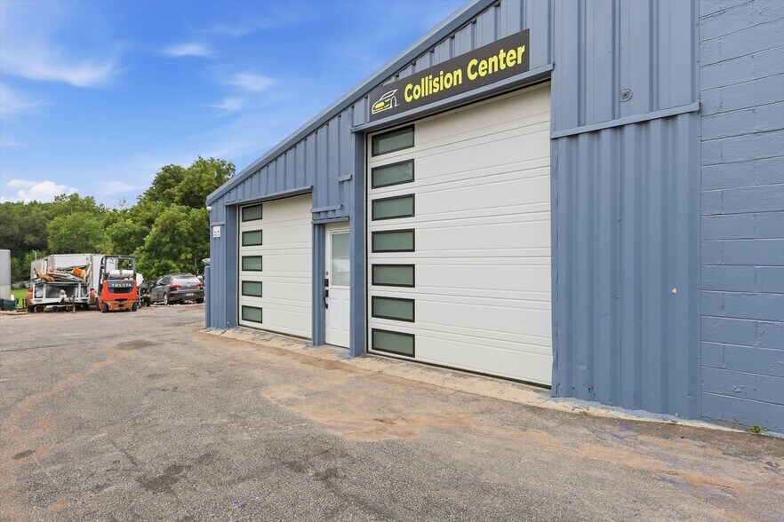 More Photos Of 7511 Leavenworth Rd, Kansas City Auto Repair For Sale