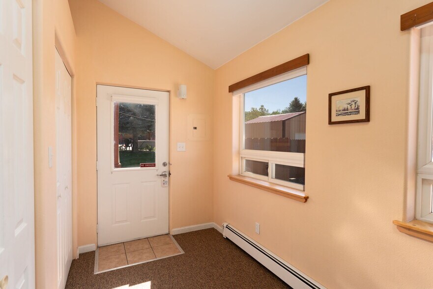 More Photos Of 1624 E Main St, Montrose Hotel For Sale