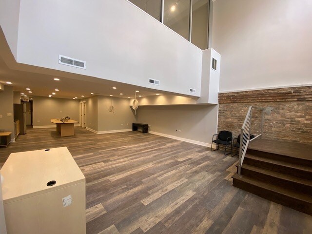 More Photos Of 687-689 N Milwaukee Ave, Chicago Apartments For Lease
