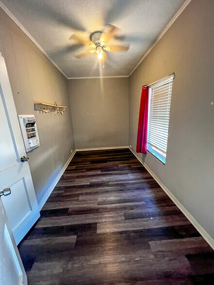 More Photos Of 108 N Gordon Dr, Crockett Apartments For Sale