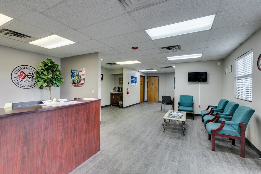 More Photos Of 5450 Desert Point Dr, Las Vegas Manufacturing For Lease