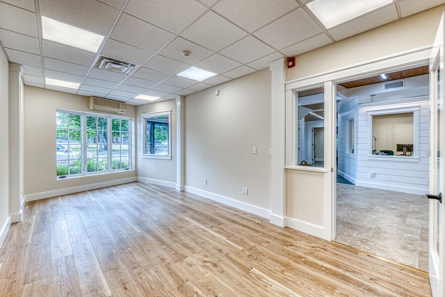 More Photos Of 126-130 N Main St, East Hampton Office For Lease