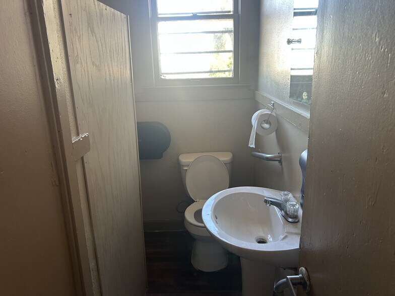 More Photos Of 1210 Saint Johns Ave, Palatka Office For Sale