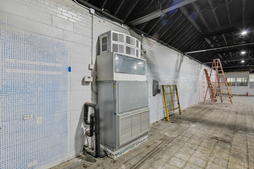 More Photos Of 301 Robeson St, Fayetteville Freestanding For Lease