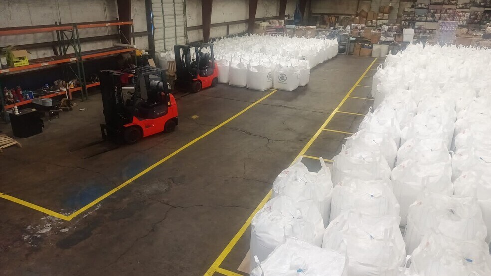 More Photos Of 2919 Santa Rita Ave, Laredo Warehouse For Sale