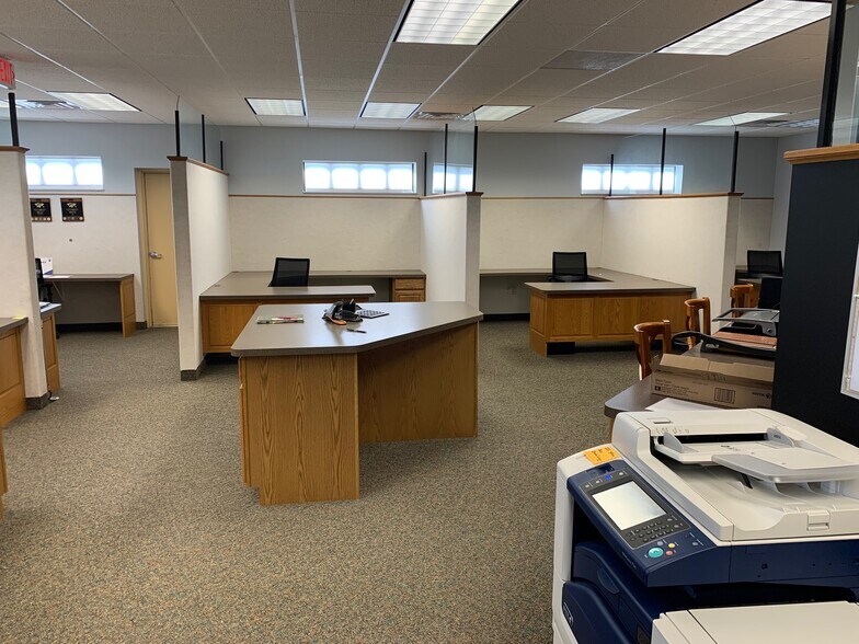 More Photos Of 1635 N Riverfront Dr, Mankato Office For Lease