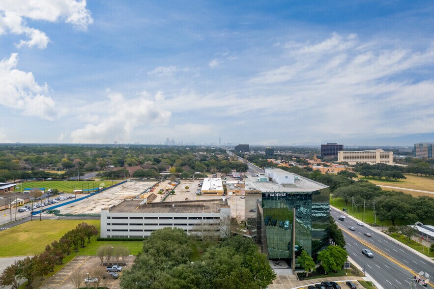 More Photos Of 10260 Westheimer Rd, Houston Office For Sale
