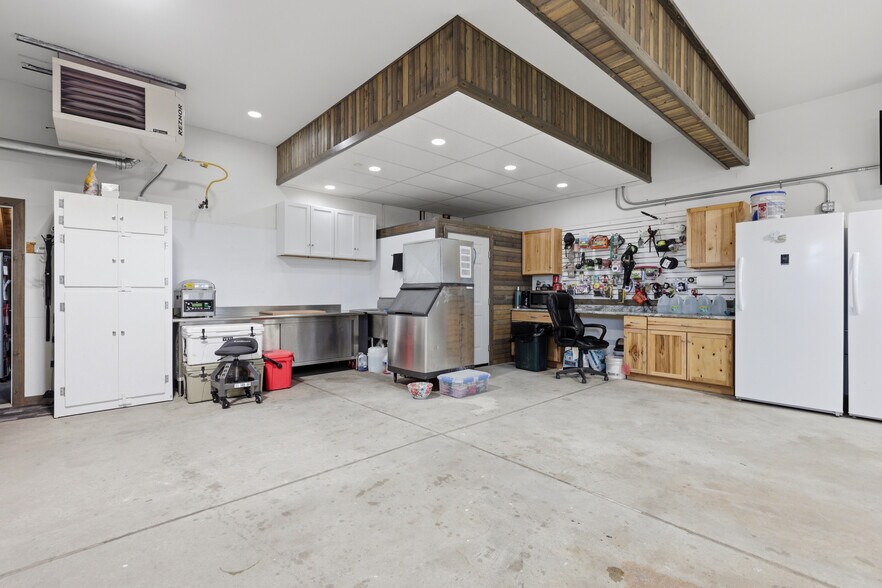 More Photos Of 11700 Sturgis Rd, Summerset Warehouse For Sale