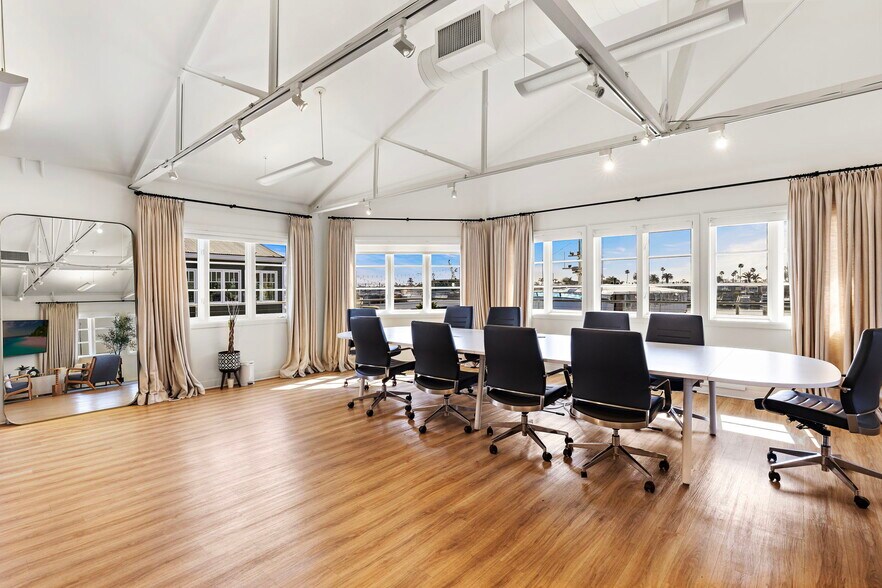 More Photos Of 2507 W Coast Hwy, Newport Beach Unknown For Lease