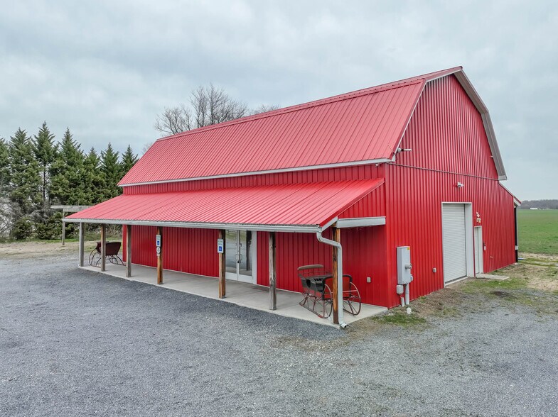 More Photos Of 8977 DuPont Blvd, Lincoln Convenience Store For Sale