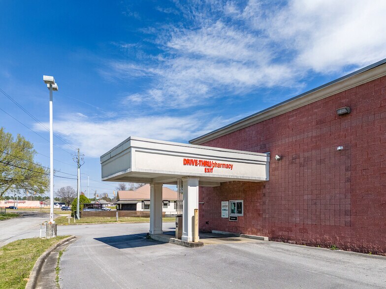 More Photos Of 806 Hoke St, Gadsden Drugstore For Sale
