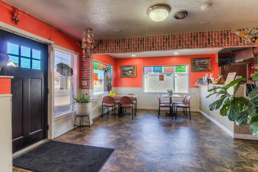 More Photos Of 1005-1009 N 1st Street, Yakima General Retail For Sale