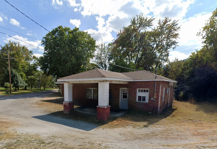 More Photos Of 6361 Hwy 11, Mount Carmel Restaurant For Sale