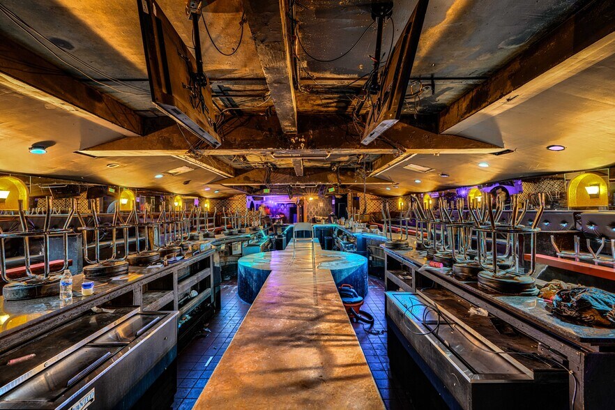 More Photos Of 414-416 E Baltimore St, Baltimore Bar For Sale