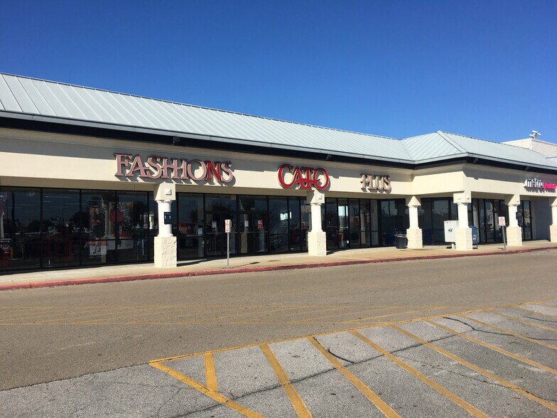 More Photos Of 3849-3905 N Gloster St, Tupelo Storefront For Lease