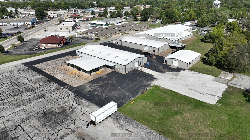 More Photos Of 2230 S Main St, Carthage Unknown For Lease