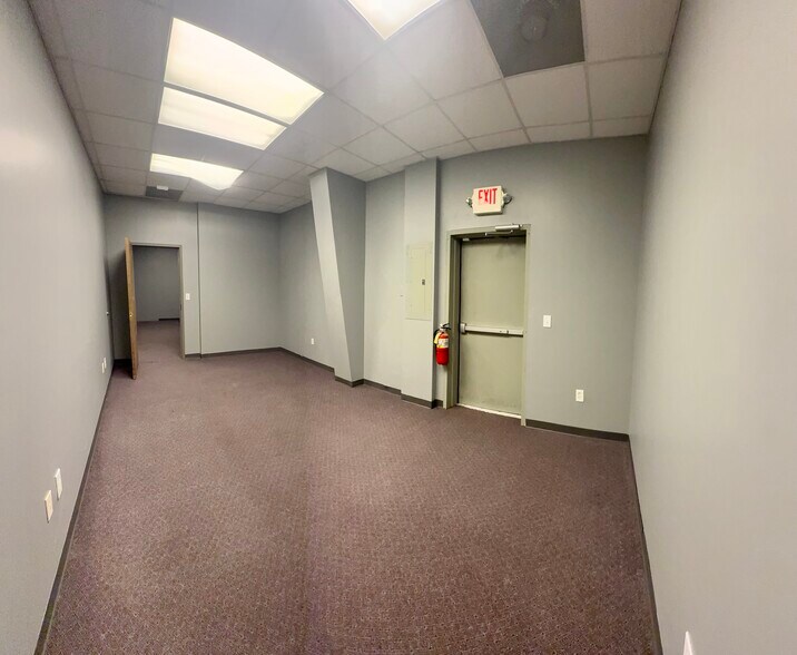 More Photos Of 9000 Peridot Pky, Stockbridge Unknown For Lease